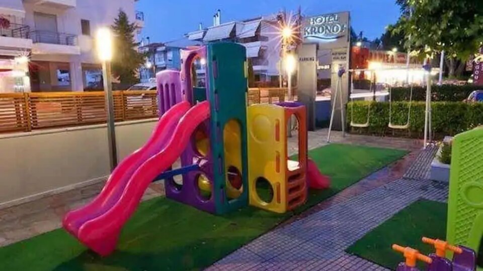 Kronos Hotel