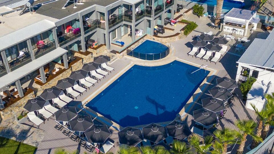 Dionysos Hotel & Suites